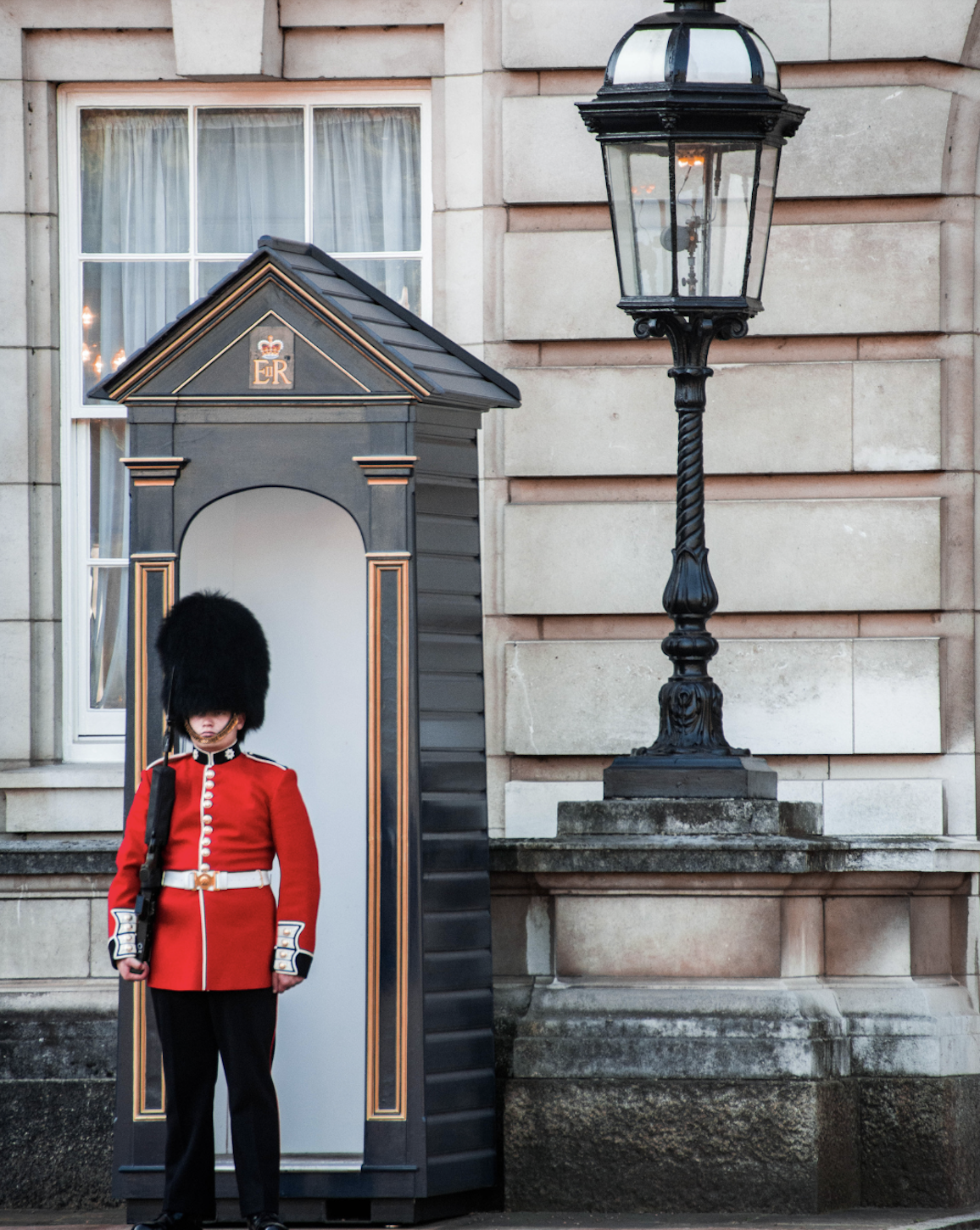 バッキンガム宮殿の衛兵 - ロンドン観光ツアー